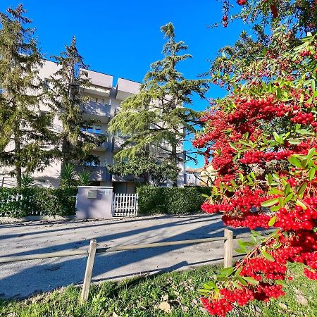 Lovely Apartment A Due Passi Dal Mare Rimini Bagian luar foto