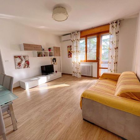 Lovely Apartment A Due Passi Dal Mare Rimini Bagian luar foto