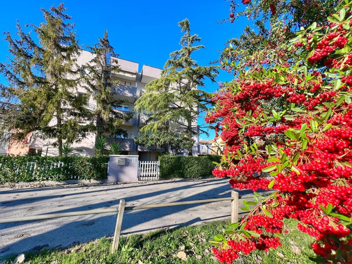 Lovely Apartment A Due Passi Dal Mare Rimini Bagian luar foto