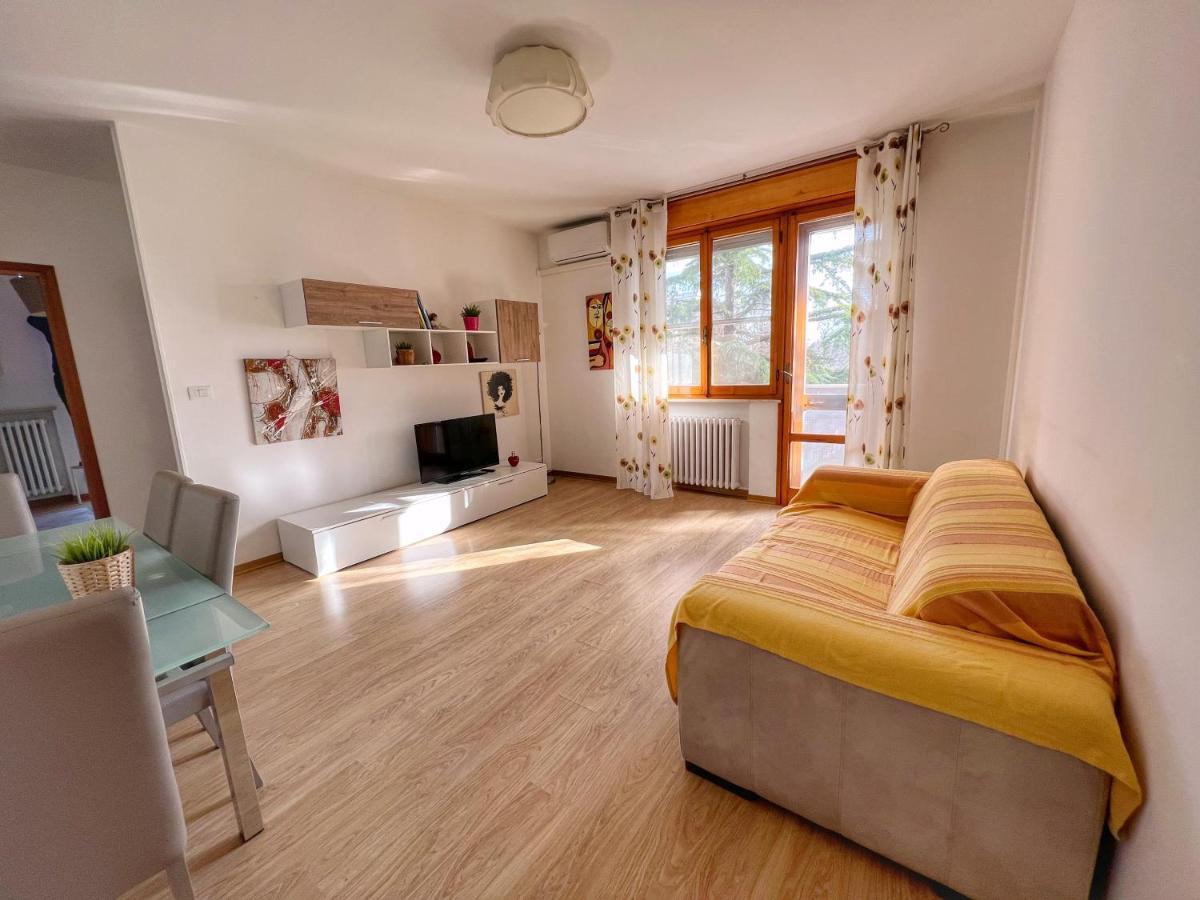 Lovely Apartment A Due Passi Dal Mare Rimini Bagian luar foto